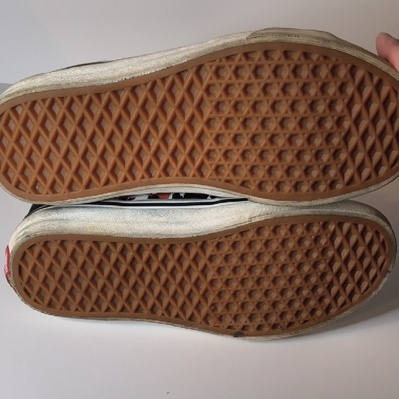 Vans Red and Black Sk8-Hi Sneakers High-Top Design - Picture 8 of 8